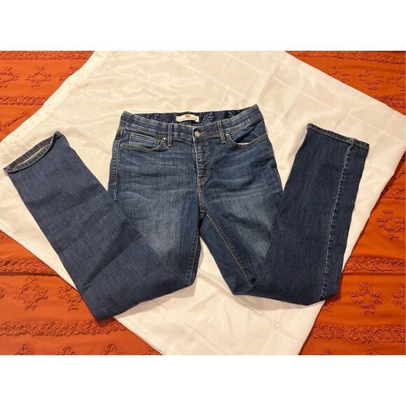 Levi's 512 perfectly slimming boot cut. Size 6 medium. ￼ - Picture 9 of 9